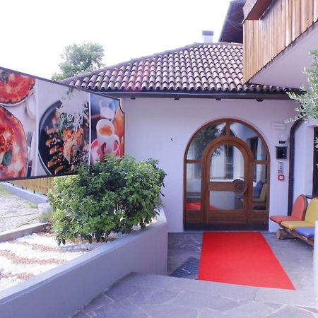 Zur Muehle Hotel Ora / Auer Exterior photo
