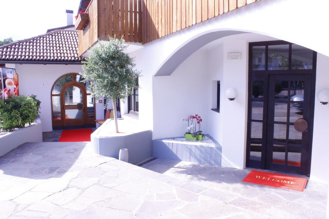 Zur Muehle Hotel Ora / Auer Exterior photo